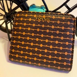 Fossil bifold